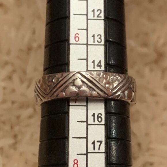 Sarda Sterling Silver Decorative Band - Picture 4 of 4